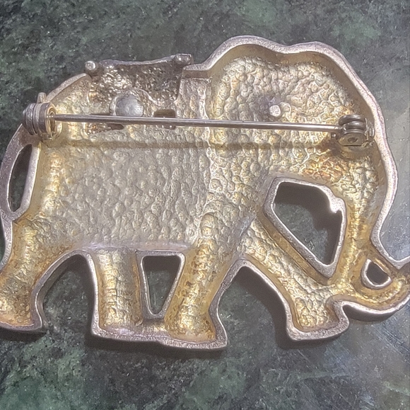 Vintage Metal Elephant Brooch - Picture 2 of 3